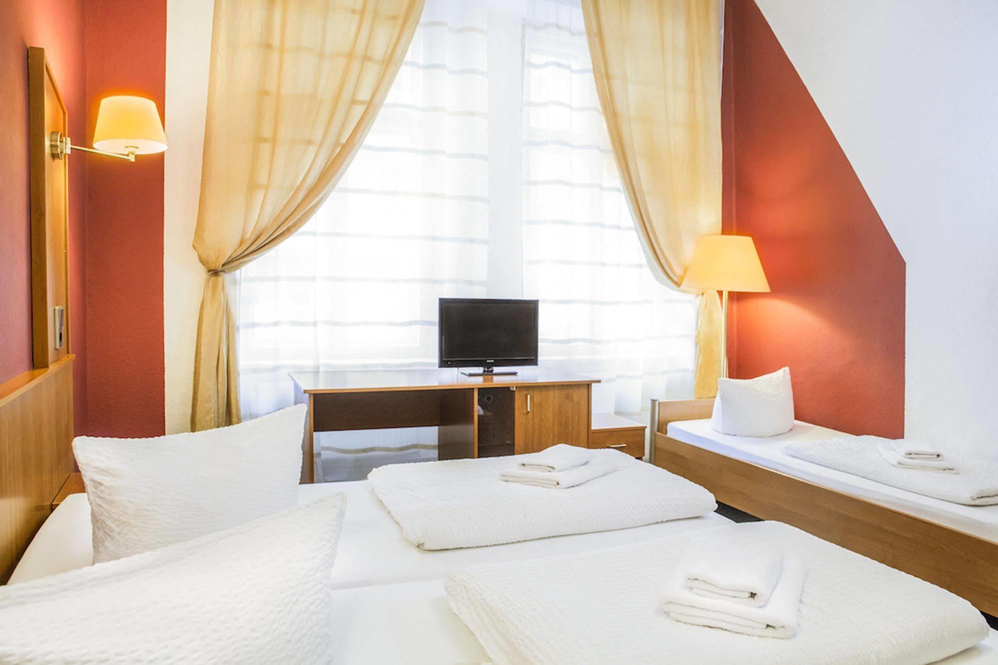 ברלין Hotel Pension Insor מראה חיצוני תמונה